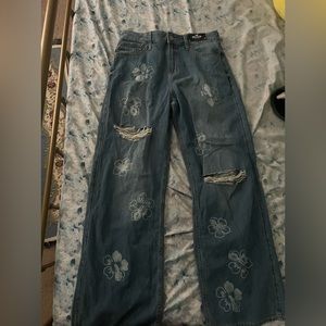 Printed ripped jeans